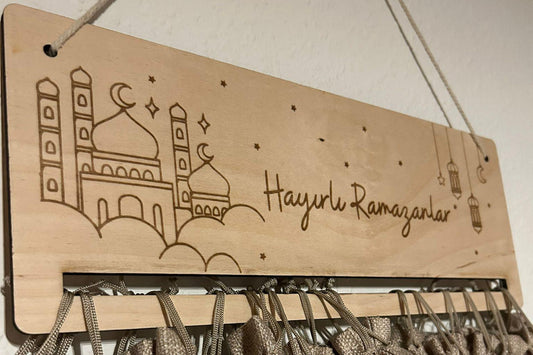 Ramadan Kalender für Kinder  aus Holz zum Selbstbefüllen mit 30 Jutesäckchen