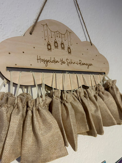 Ramadan Kalender für Kinder aus Holz zum Selbstbefüllen mit 30 Jutesäckchen