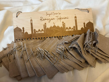 Ramadan Kalender für Kinder aus Holz zum Selbstbefüllen mit 30 Jutesäckchen